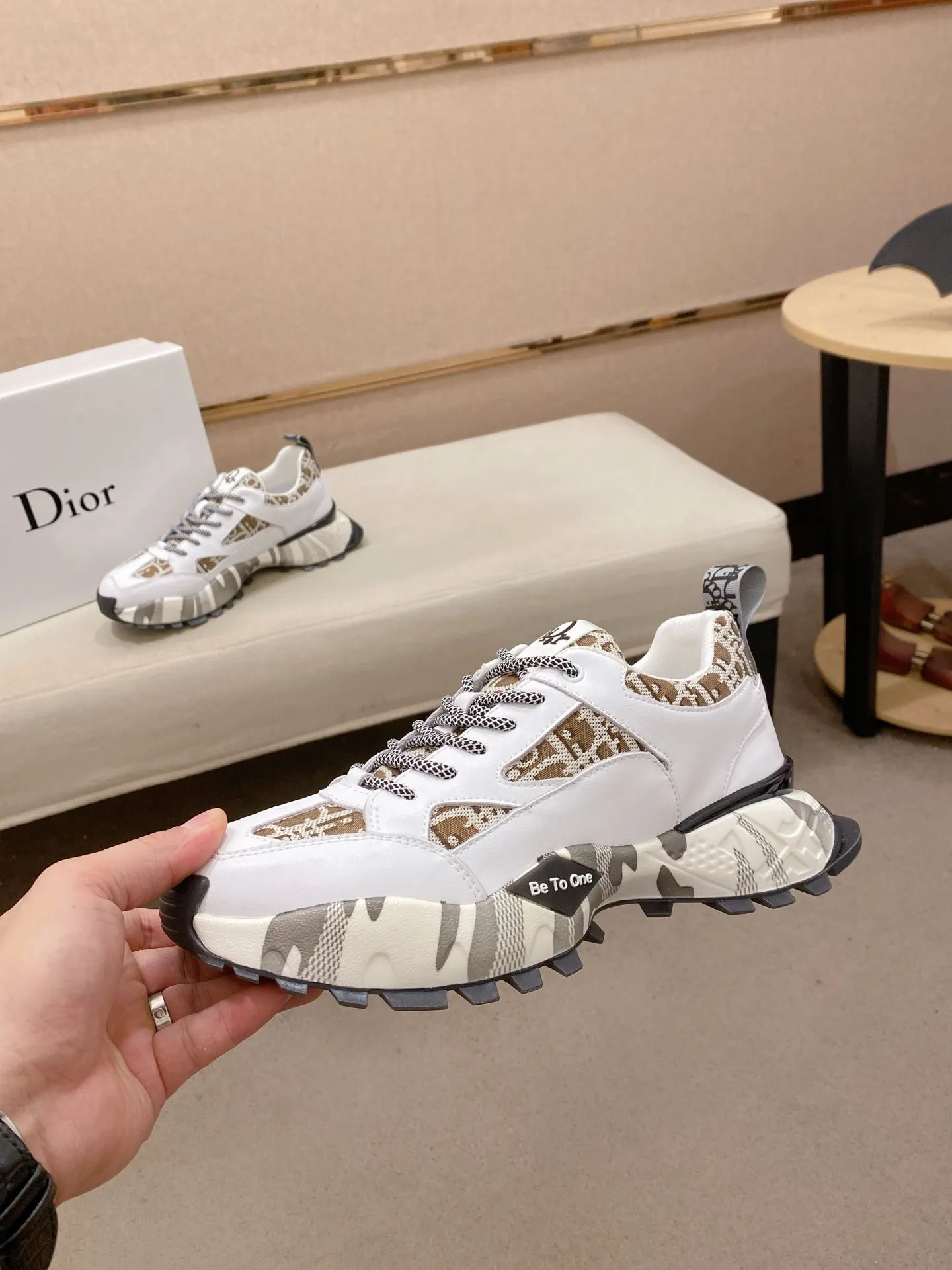 Men's shoes💰 462💰🇮🇹🇮🇹Dior d The new model is on sale at the same time at the counter. The upper 🇮🇹 is imported Italian first-layer cowhide, and the lining is fully imported sheepskin 💪💪. It is a complete 1⃣️ to 1⃣️ replica 🇮🇹💪💪, ⚠ Sole: The original sole is specially provided by the original factory. The exclusive movable molded sole is super comfortable. ⚠Original factory single goods, 🔍🔍high quality, you can enter and leave the counter at will, welcome to compare⚠. Code number:38-44
